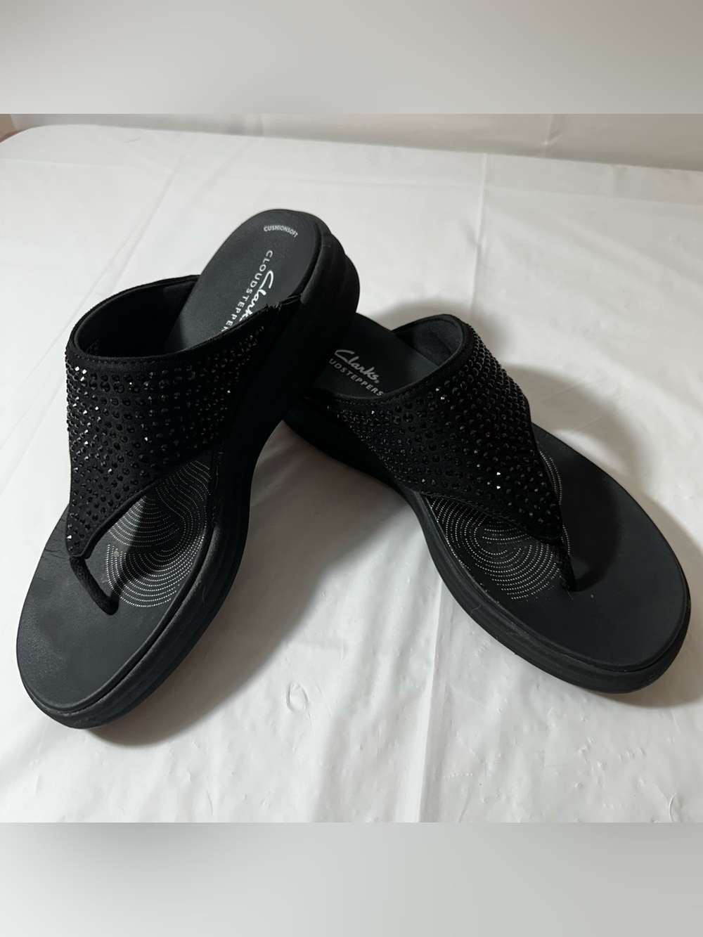 Clarks Black Crystal-Embellished Thong Sandals Size 7